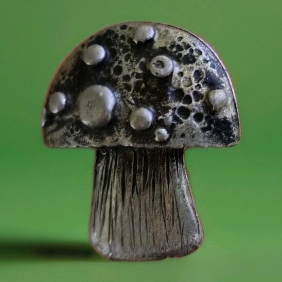Metzke Jewelry - VINTAGE Metzke Signed MUSHROOM BROOCH PIN COSTUME JEWELRY